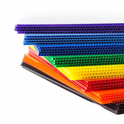 ورق پلاستیکی موج دار در اندازه های مختلف رنگ ها و ضخامت مناسب برای برنامه های کاربردی سفارشی و پروژه ها