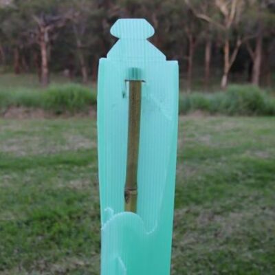 PP Tree Guard سبک وزن، با دوام، ضد آب و نصب آسان است. آن از درختان جوان در برابر باد، حیوانات و آسیب ها محافظت می کند، با اندازه، رنگ، ضخامت و طرح های سفارشی.