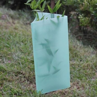 PP Tree Guard سبک وزن، با دوام، ضد آب و نصب آسان است. آن از درختان جوان در برابر باد، حیوانات و آسیب ها محافظت می کند، با اندازه، رنگ، ضخامت و طرح های سفارشی.